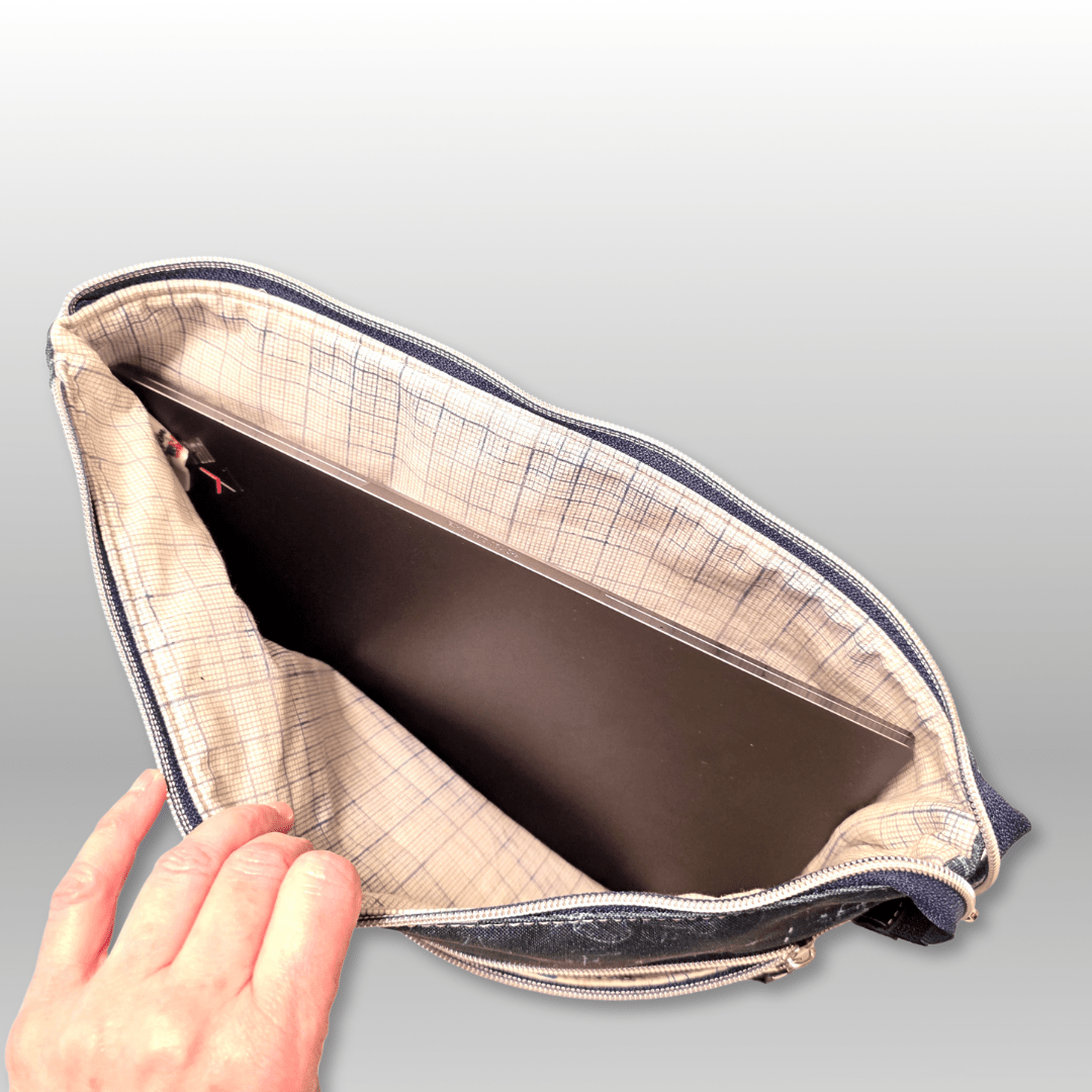 Laptop case - Crafty Juniper