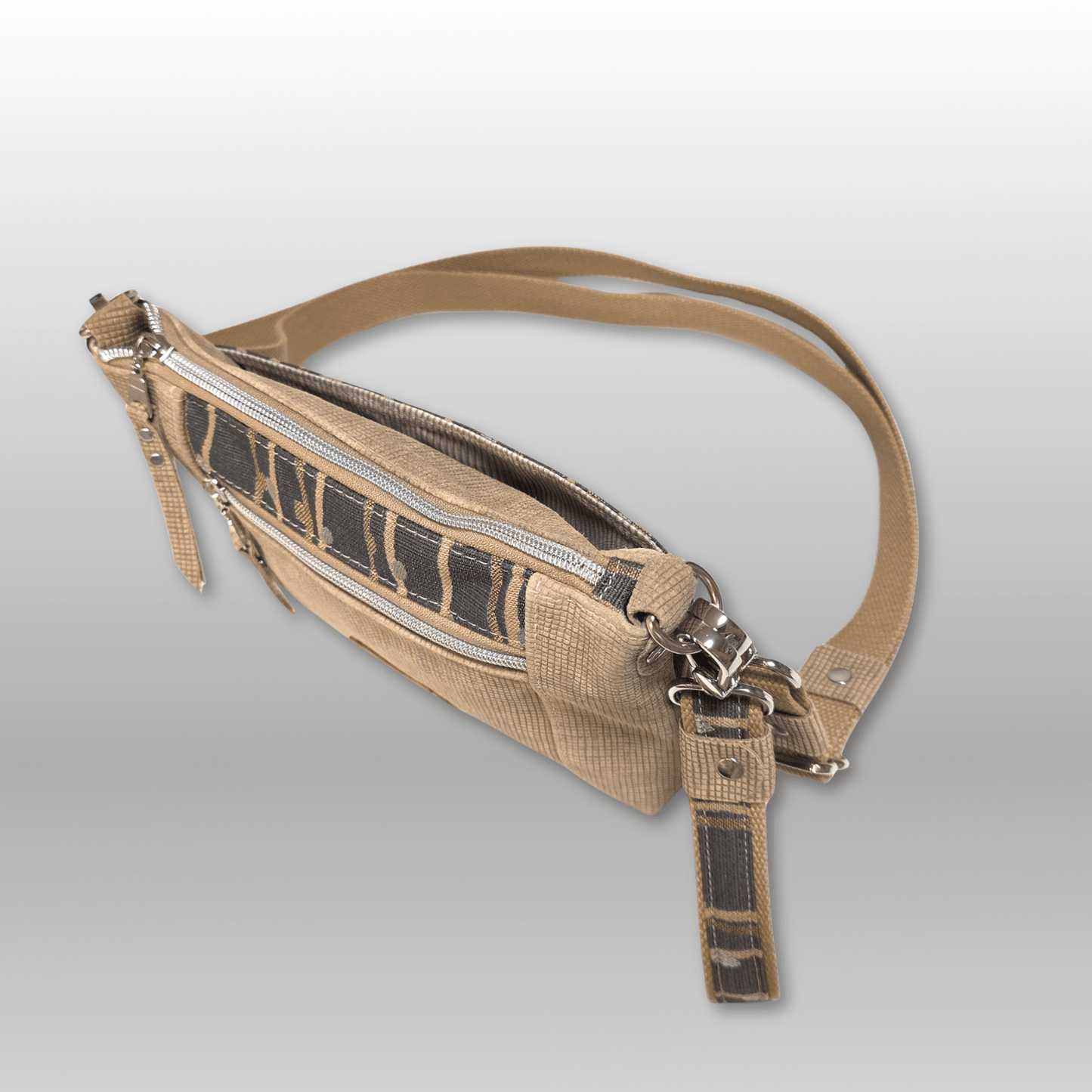 Traverse Bag in Suede - Crafty Juniper
