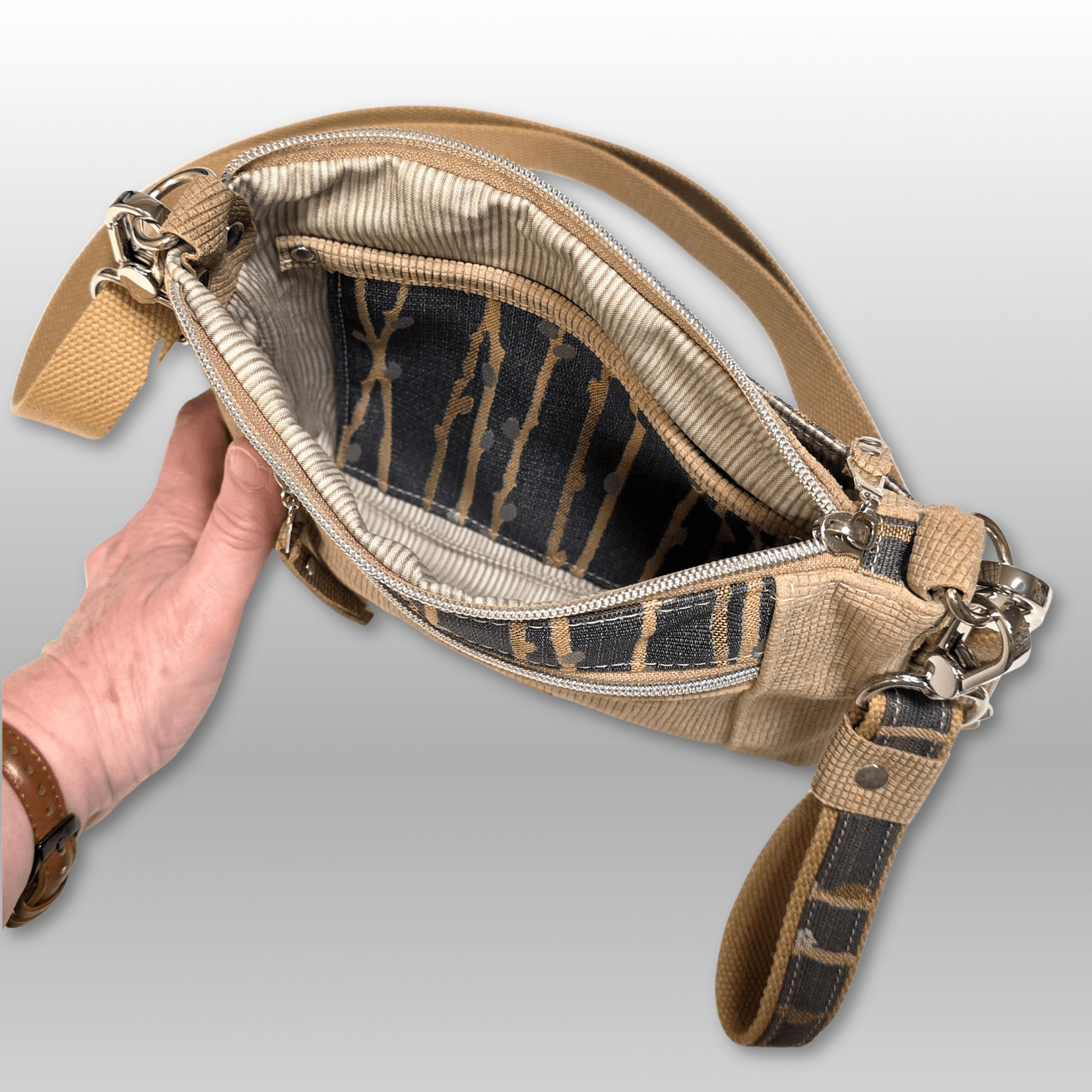 Traverse Bag in Suede - Crafty Juniper