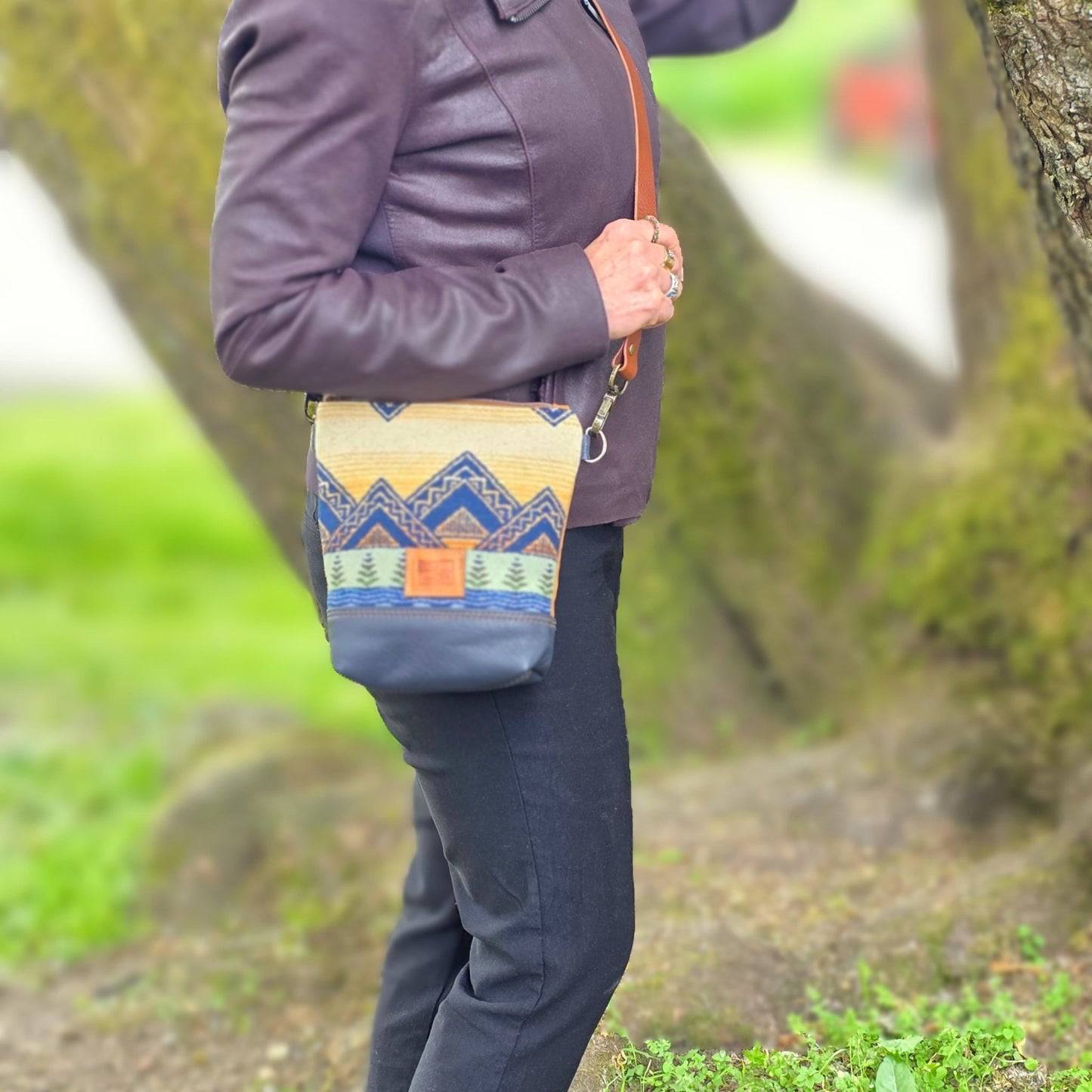 Around Town Crossbody - Crafty Juniper