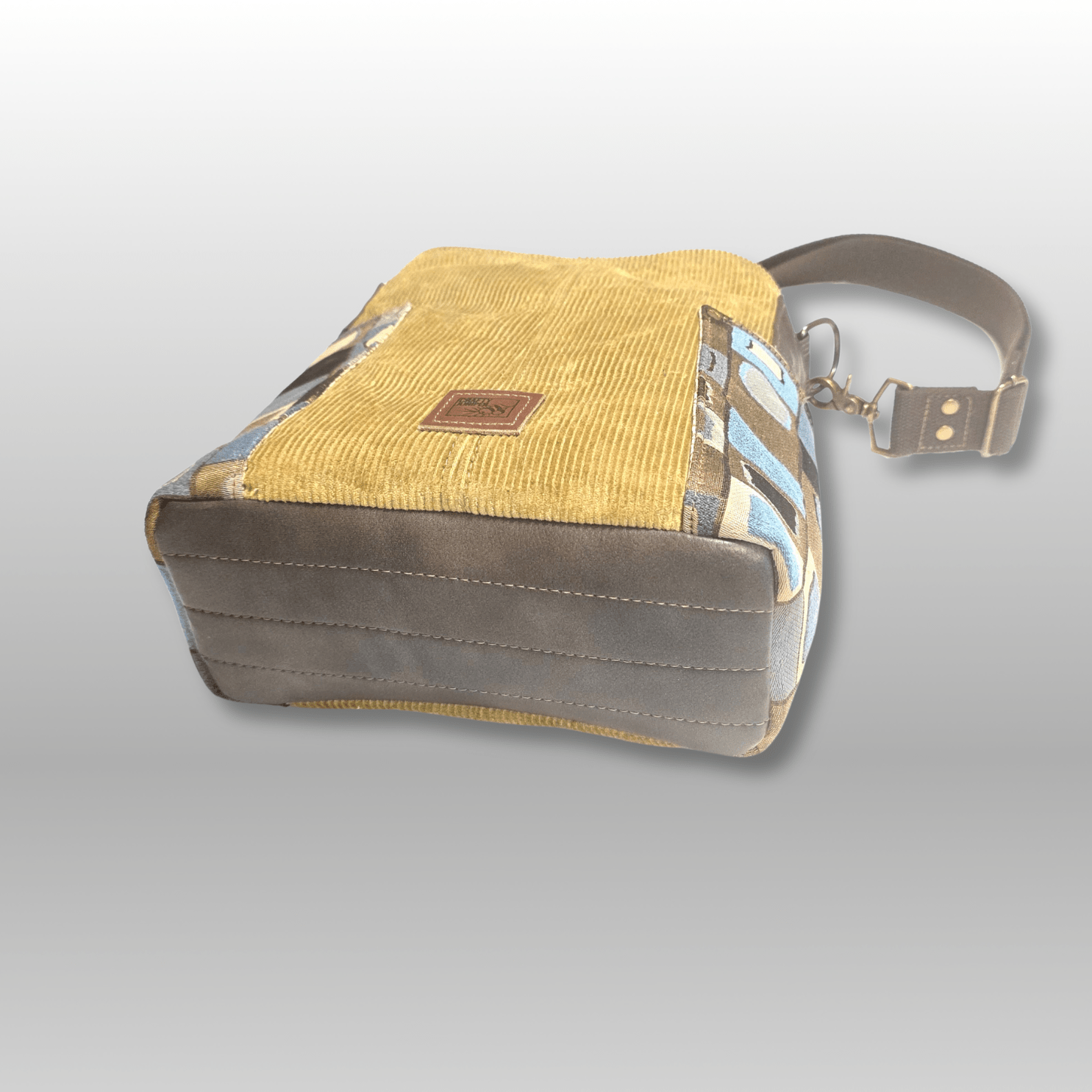 Compass Bag in Corduroy - Crafty Juniper
