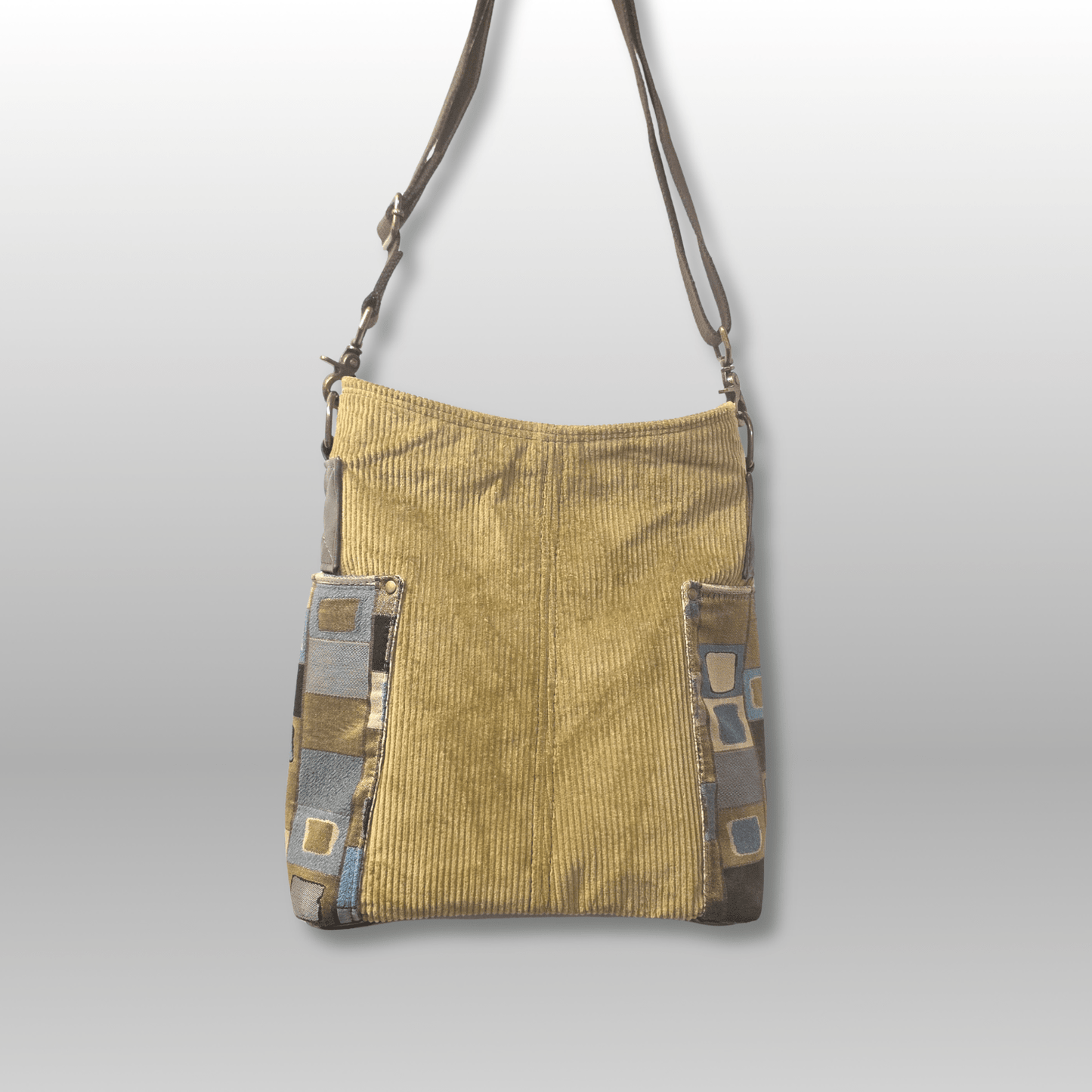 Compass Bag in Corduroy - Crafty Juniper