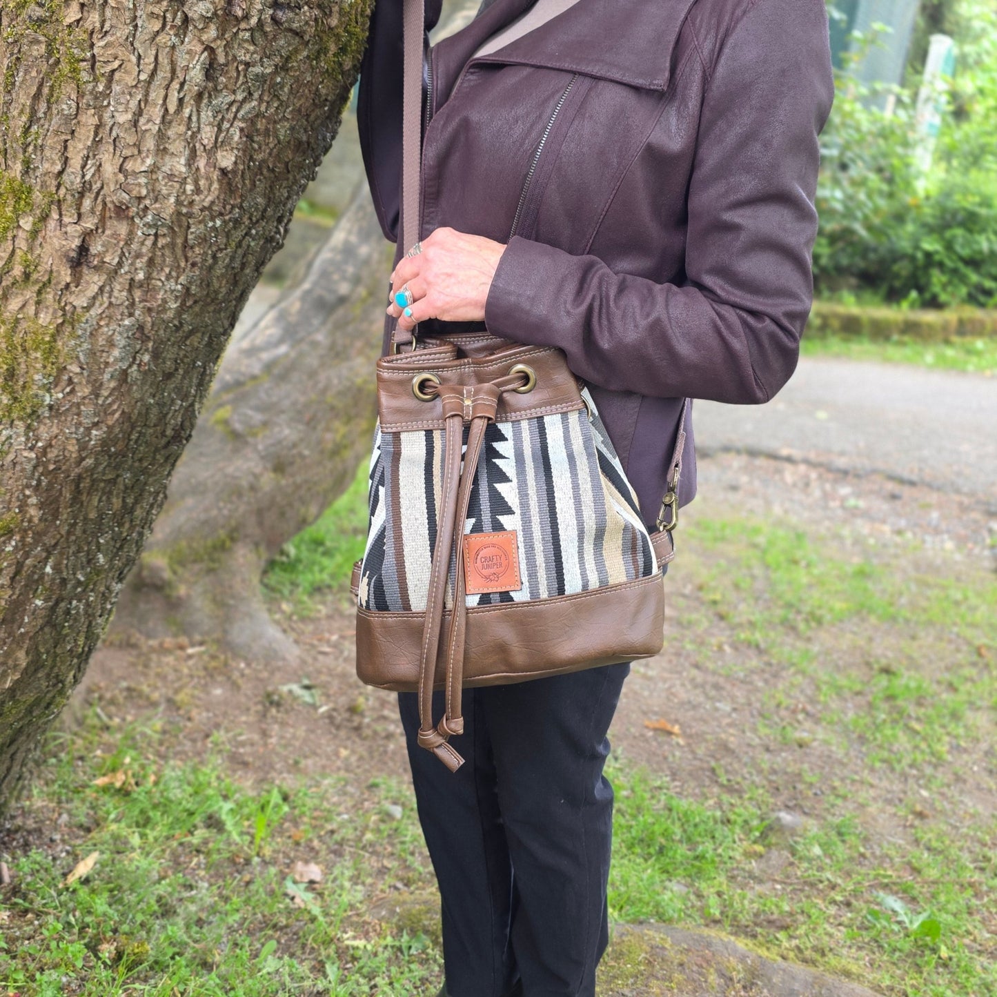 Convertible Drawstring Bucket bag - Crafty Juniper