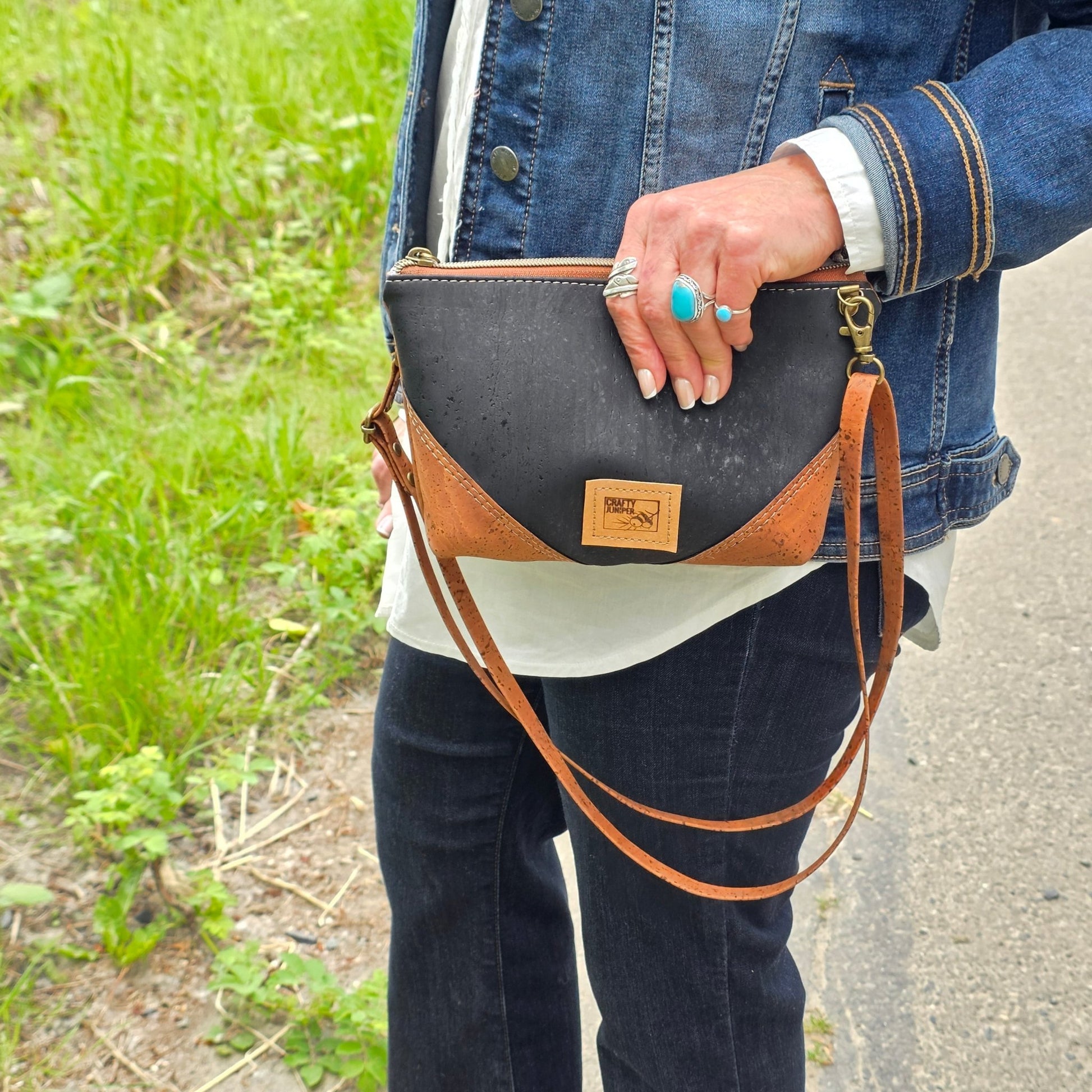 Paradigm Crossbody Bag - Crafty Juniper