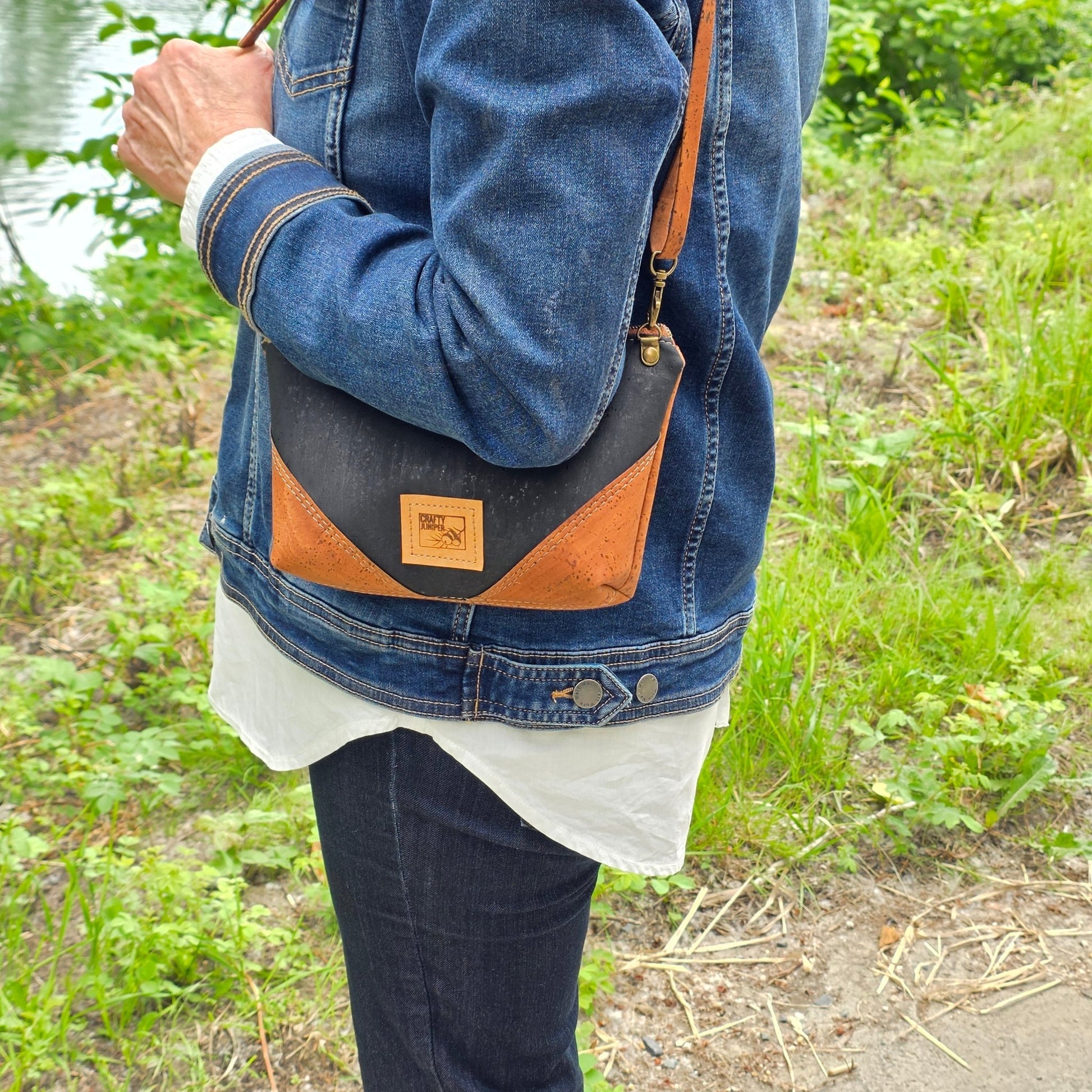 Paradigm Crossbody Bag - Crafty Juniper